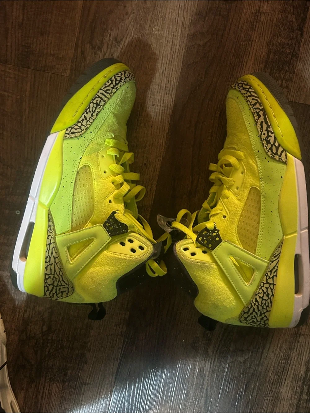 Jordan Youth High-Top Sneakers in Bright Yellow